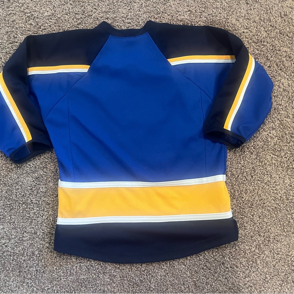 NHL St Louis Blues NHL Hockey Jersey TODDLER SIZE 4/5 - Picture 5 of 5